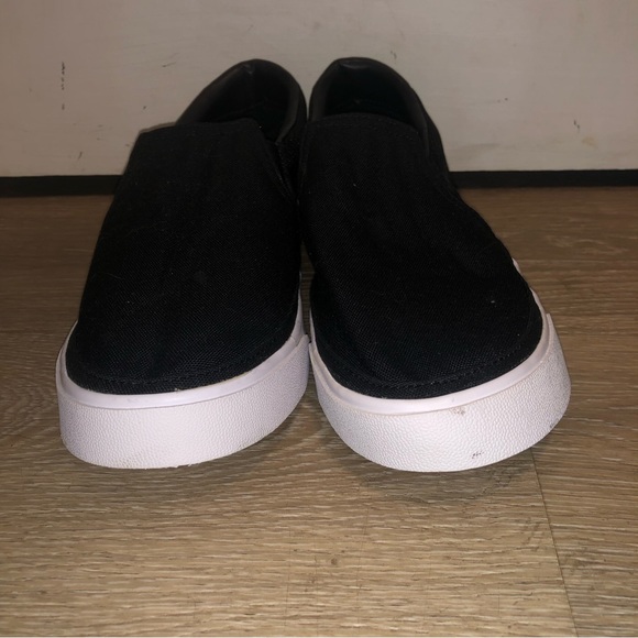 Nike slip on shoes size 11 - Picture 2 of 7